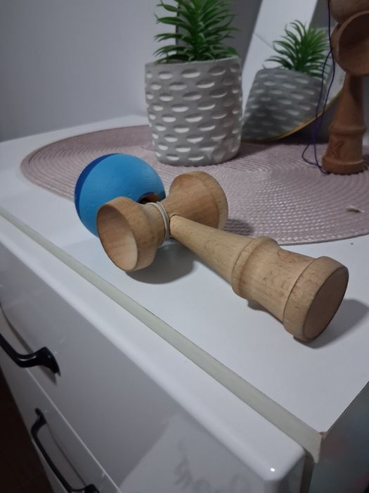 Kendama x în stare buna