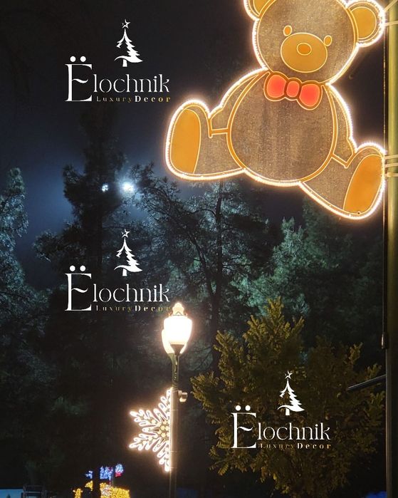 Новогодняя елка и свето диотные декоры