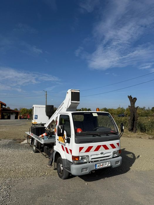 Vând Nissan Cabstar