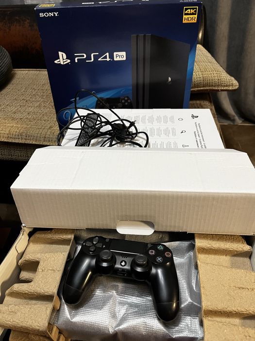 Ps4 pro 1TB като нов