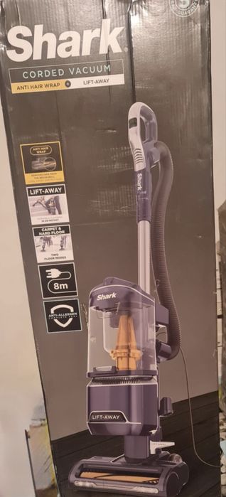 Aspirator Shark Lift-Away Cu Fir