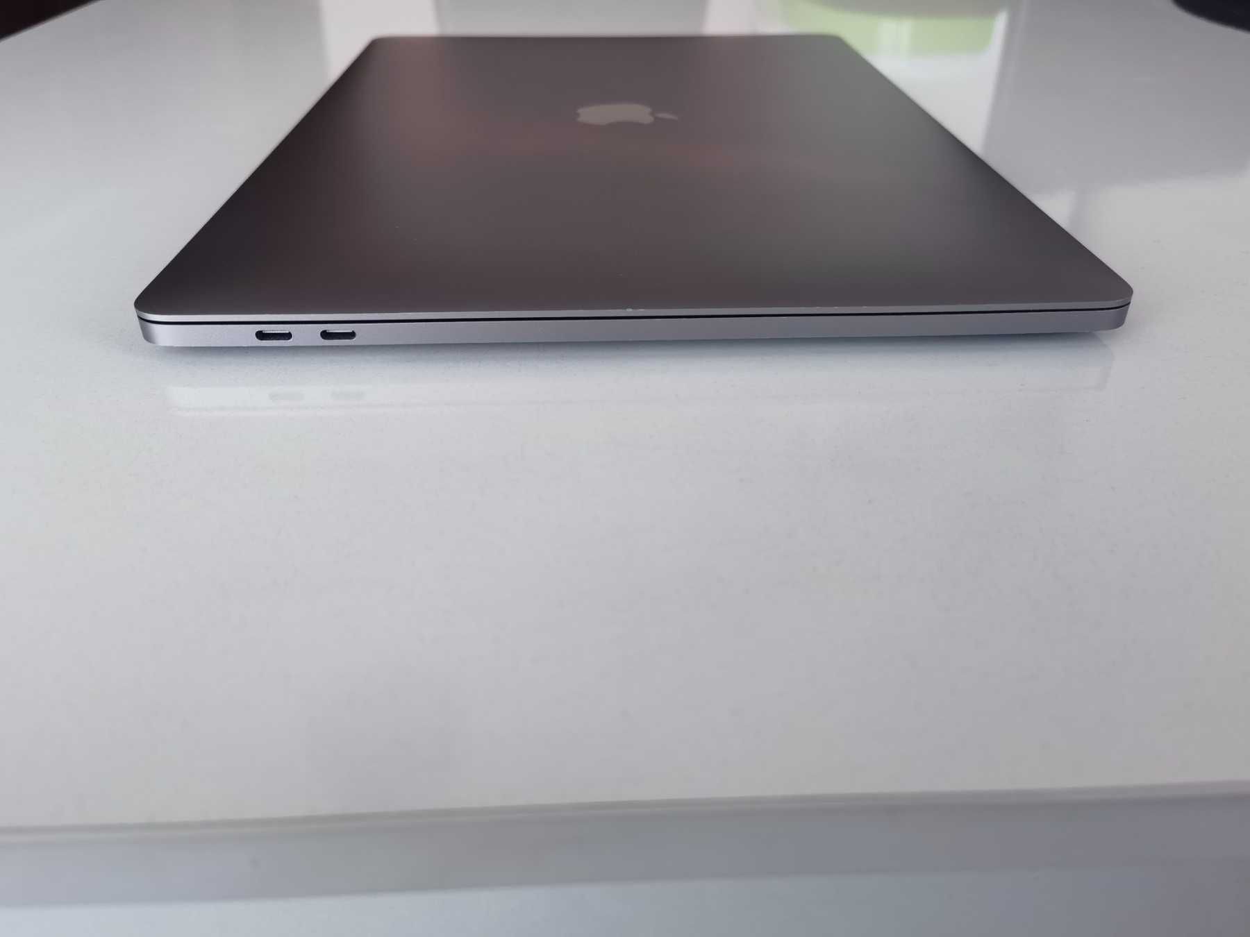 Apple MacBok Pro 15" A1990 i7, 16GB RAM, 256GB SSD 2019