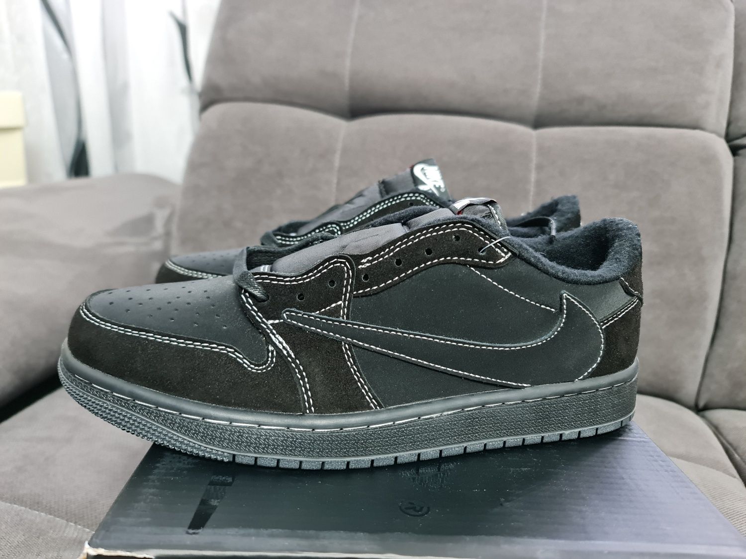 Vând Adidași Jordan 1 Low Travis Scott