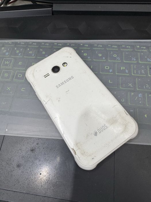 Samsung J100 xolati ortacha
