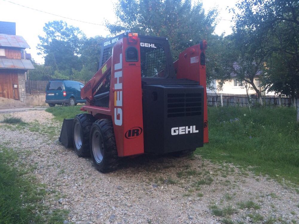 Bobcat de inchiriat cu lama, execut gauri cu foreza si sapam santuri.