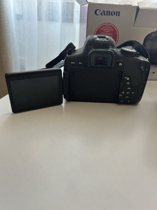 Фотоапарат Canon EOS 750D