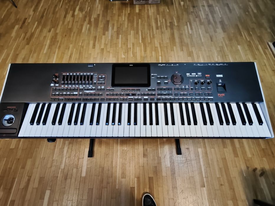 Vând korg Pa4x in stare impecabila