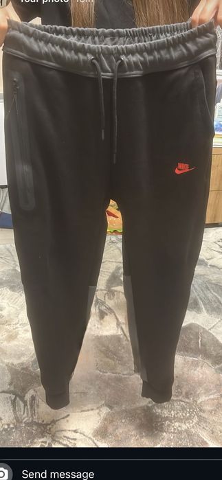 Долнище на Nike.