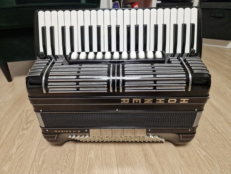 Vand acordeon Hohner Morino 4N ca nou