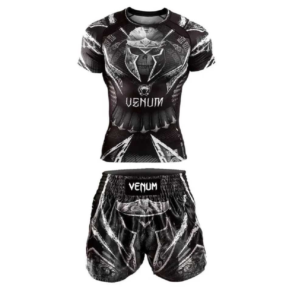 Set Venum, pantalonii si tricou sport.