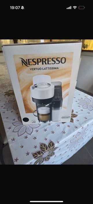 Aparat de cafea De'Longhi Nespresso Vertuo Lattissima Black ENV300