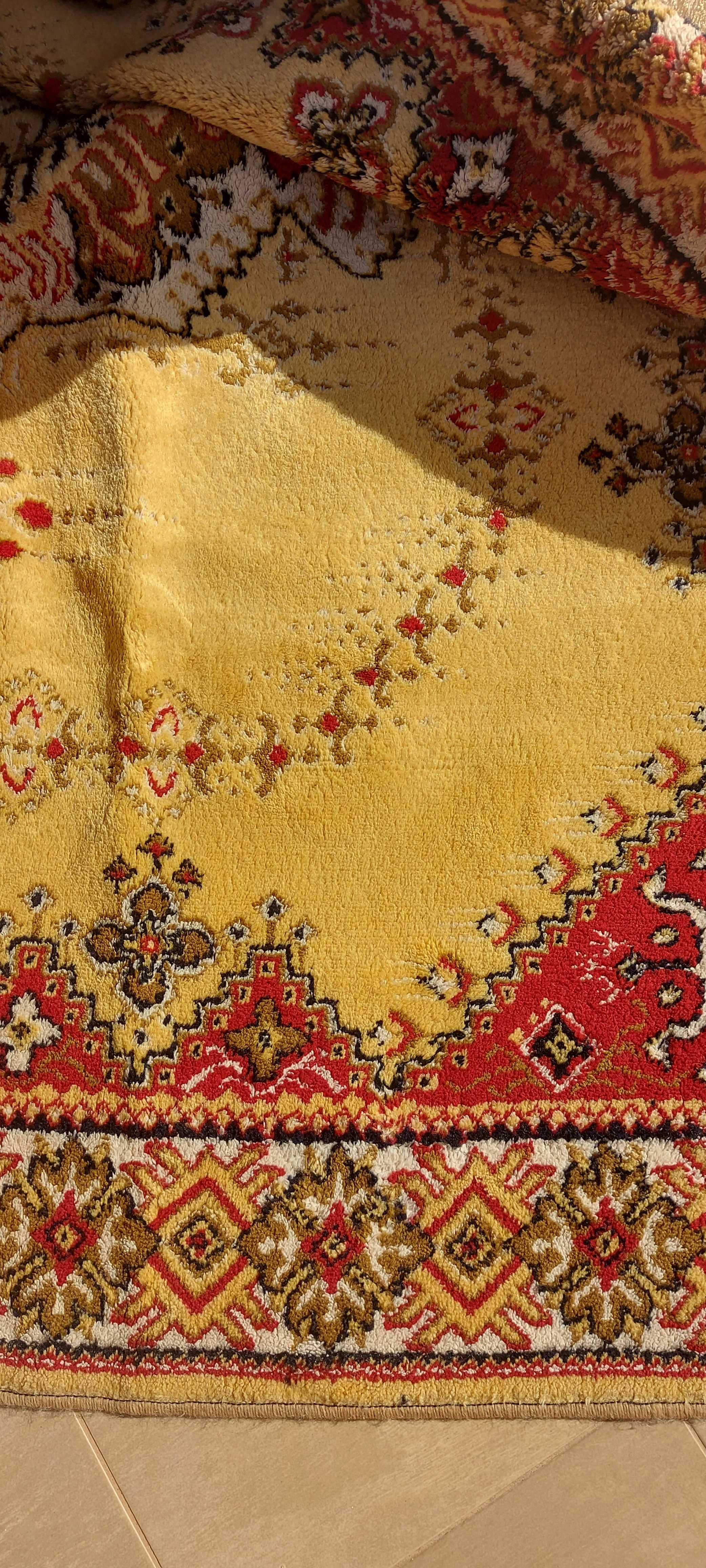 Килим в лилаво и Персийски килим.