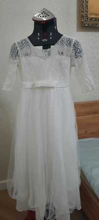 Продается белое платье  для девочки 10-11 леттг белое длинное