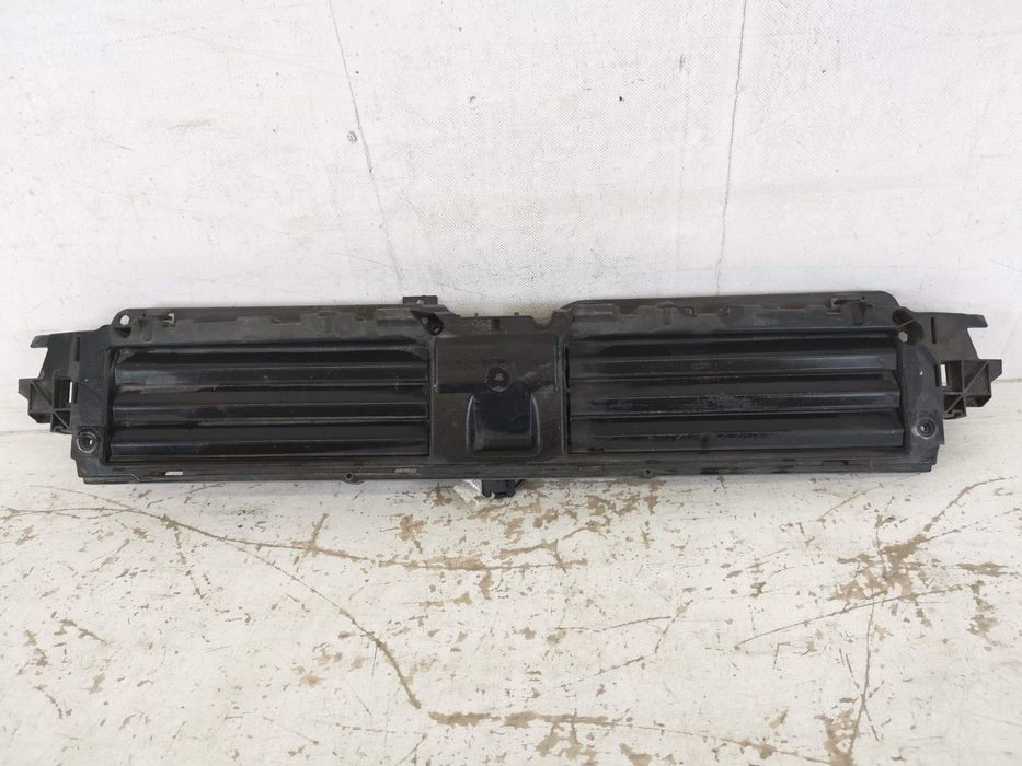 Ауди А4 Б9 / Audi A4 B9 [ - ] Оригинална предна решетка в добро състоя