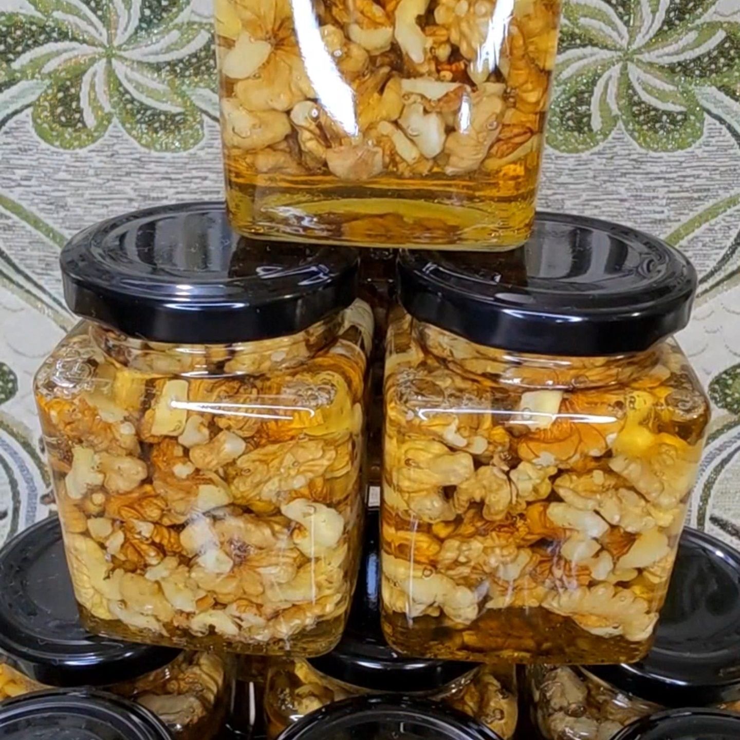 300 грамм ГРЕЦКИЙ орех в меду (стеклобаночка)