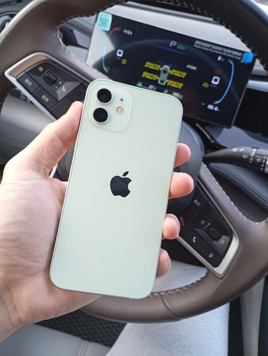 Айфон 12 в отличном состоянии