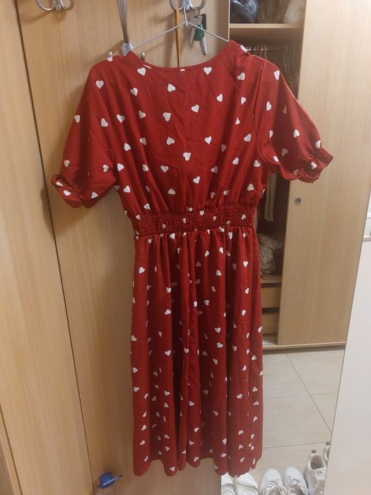 Rochie rosie cu inimioare albe