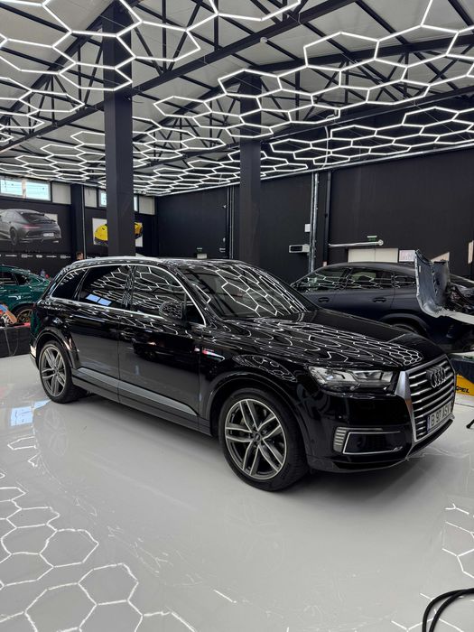 Audi Q7 e-tron  2018 Plug-In Hybrid
