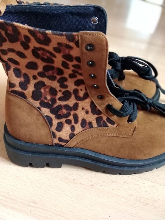Дамски кубинки с леопардов принт от плат тип изкуствен велур.