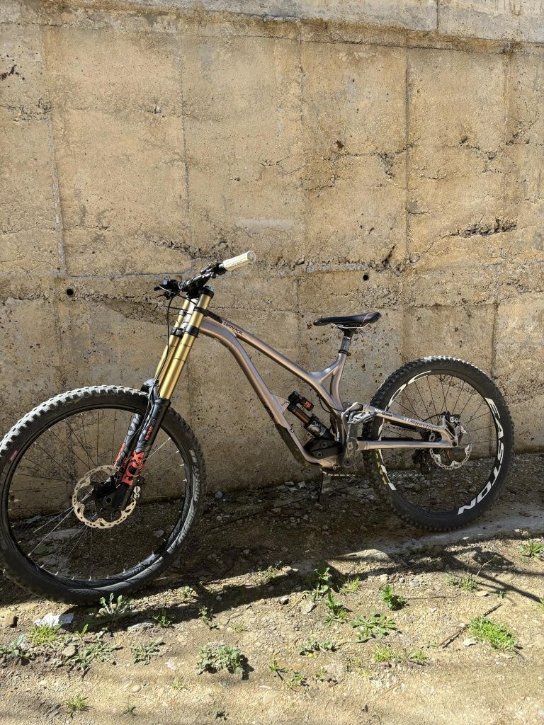 Commencal v4 supreme 2023