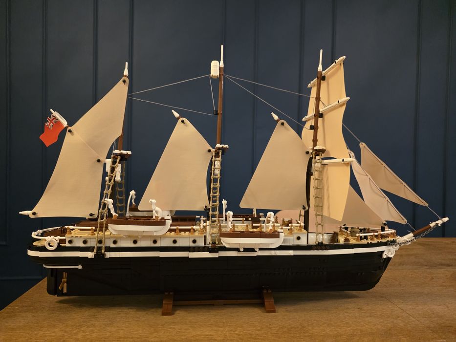 Vând set LEGO® Icons™ The Endurance (10335)