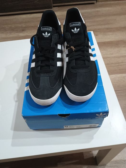Продавам чисто нови оригинални мъжки спортни обувки Adidas.