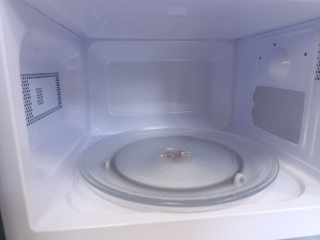 Микровълнова фурна OK 20L 700W Черна