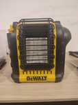 Incalzitor de cort portabil Dewalt Portable Buddy pescuit