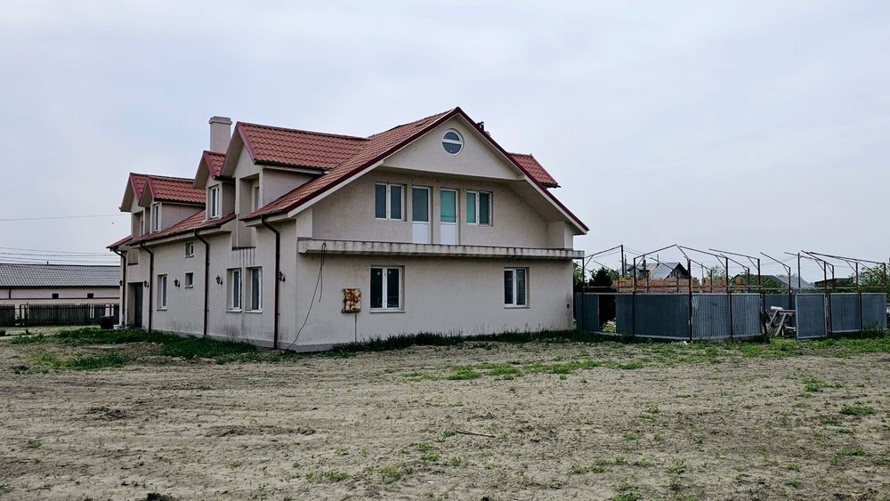 Casă superbă în Golești