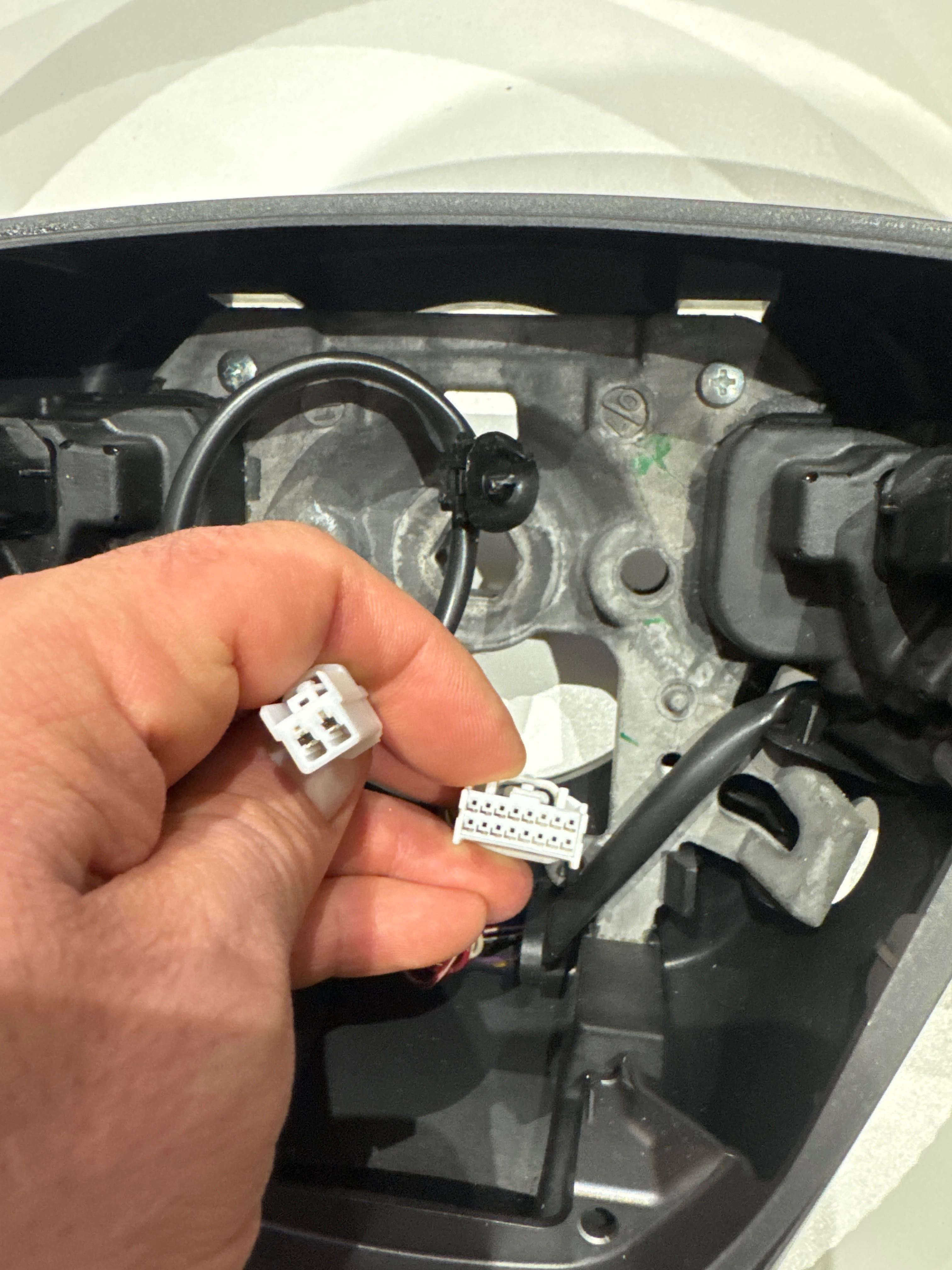 Mazda 3 кожен волан Мазда 3