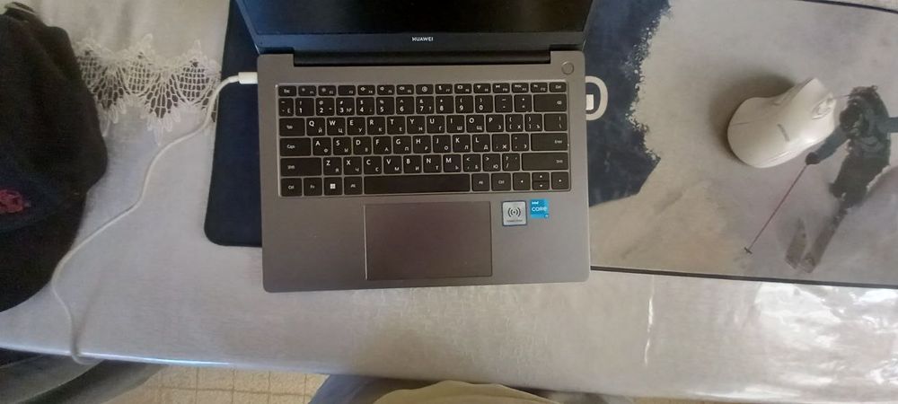 Noutbuk Huawei в хорошем состоянии