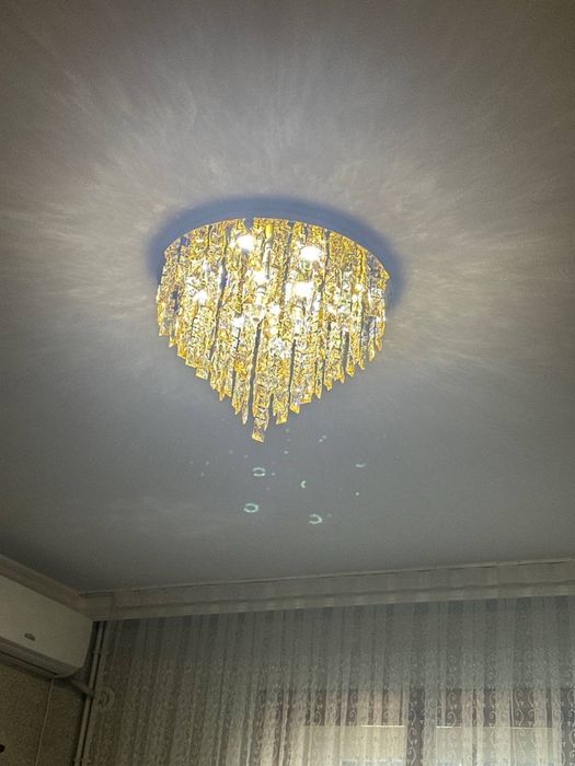 Красивая люстра…