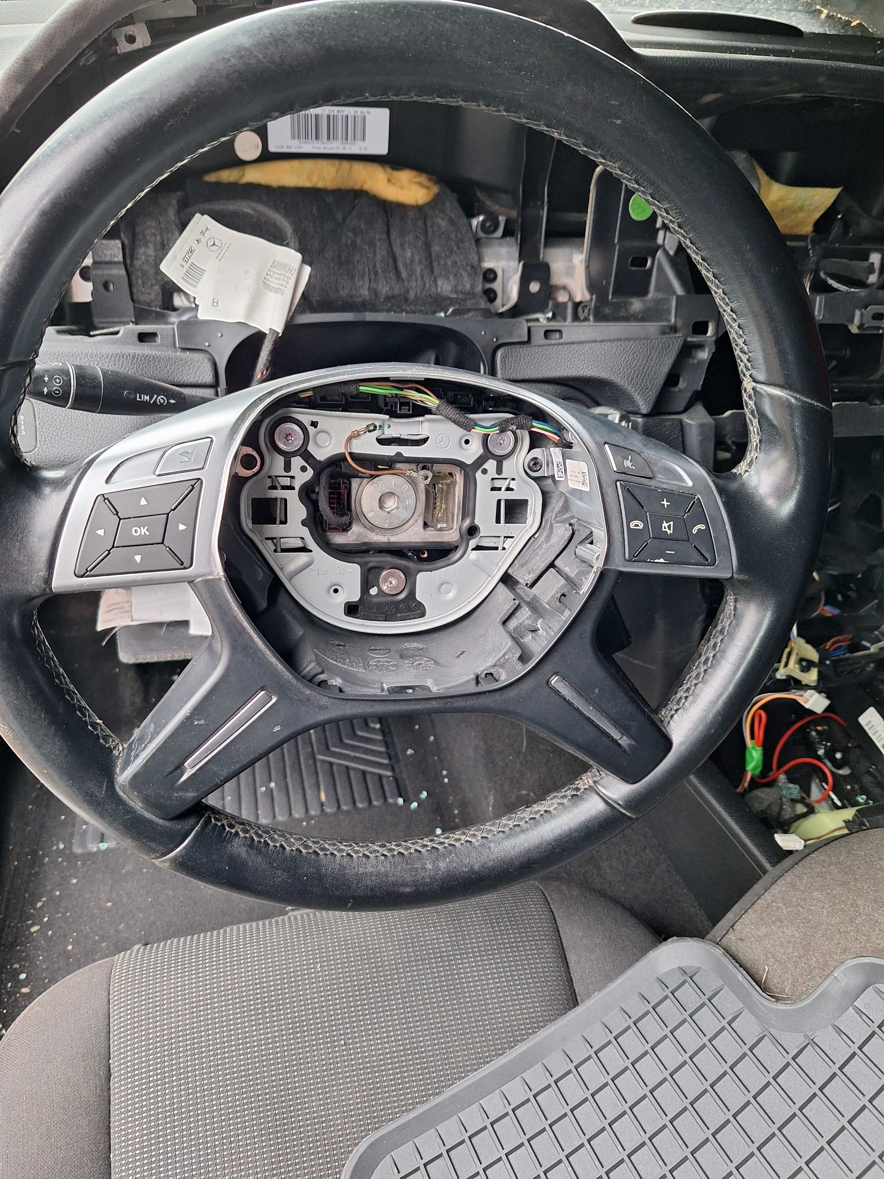 Мерцедес W204 2011 г. На части код 651