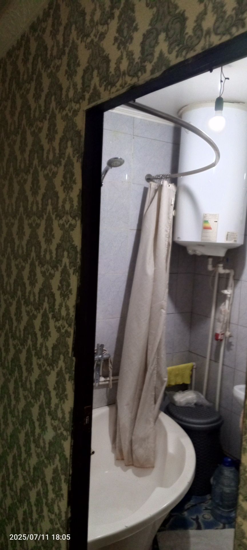 Срочно продаю квартиру 2 компания 1 этаж