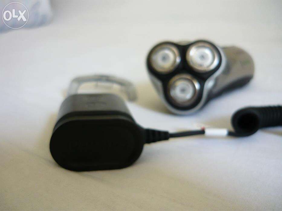 Aparat de ras electric Philips cu acumulator