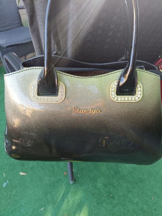 Големи дамски чанти лачени