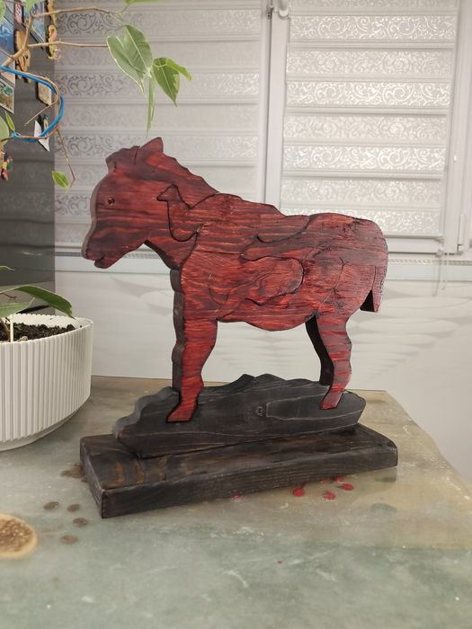 Огненная Лошадь 2026 — деревянная пазл-статуэтка ручной работы