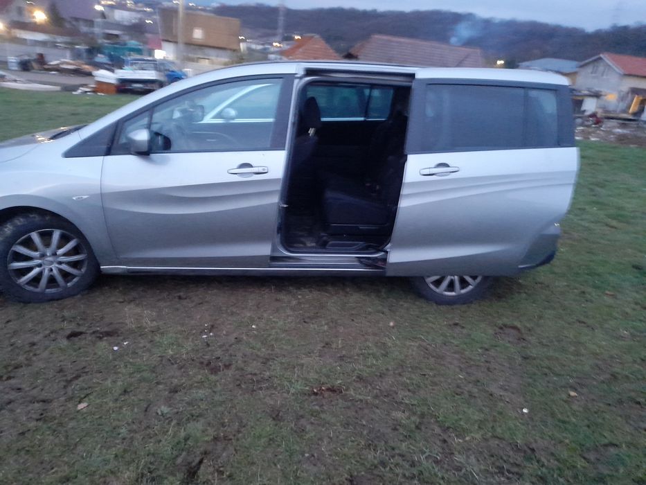 Vand mazda 5 1.6 2012 euro5 mai mute detala la tel