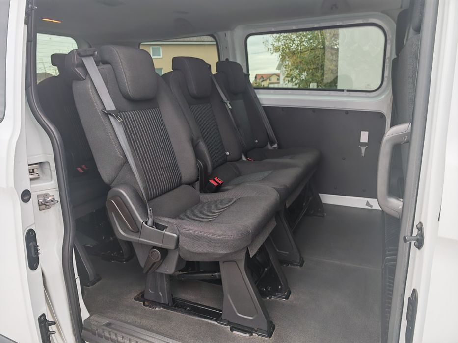 Ford transit custom 2.2 tdci An 2015 8+1 Locuri Garanție. 12 Luni
