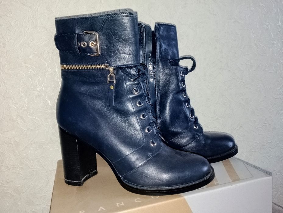 Продам женские ботинки