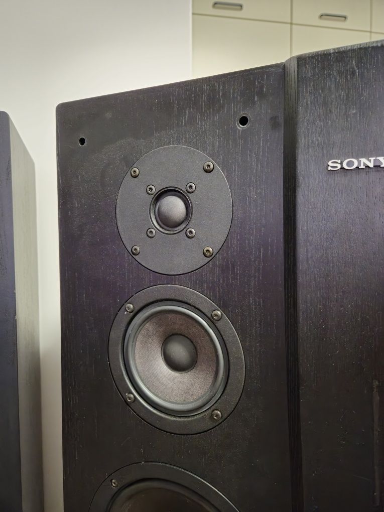 Продавам подовостоящи тонколони Sony ss f60es