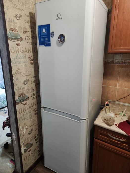 Холодильник INDESIT