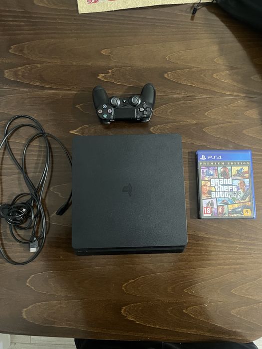 Playstation 4 slim 500 gb изчистен с игра GTA5