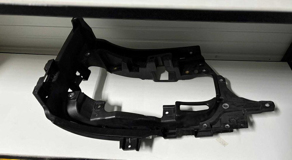 Cadru Far Dreapta Mercedes Atego 3 – original – 2013 – NOU