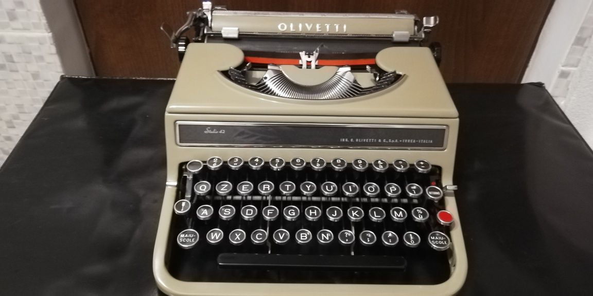 Mașina de scris olivetti studio 42