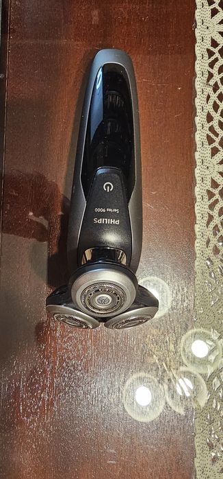 Aparat Ras Philips seria 9000