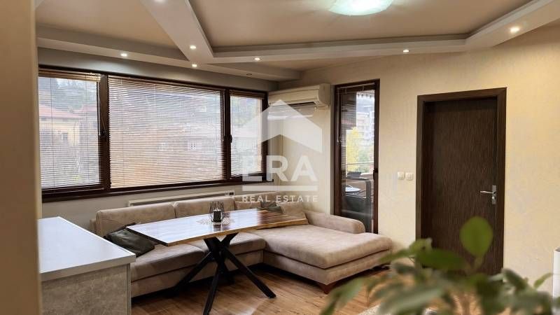 Отремонтиран тристаен апартамент в центъра на гр. Хасково