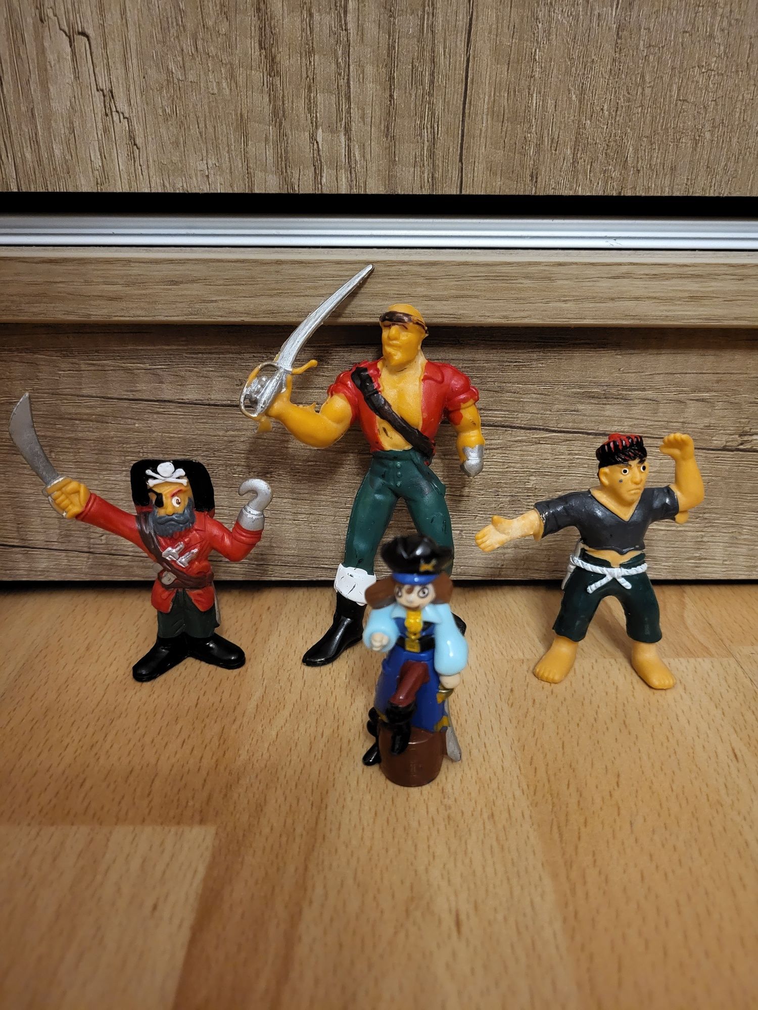 4 Figurine pirați