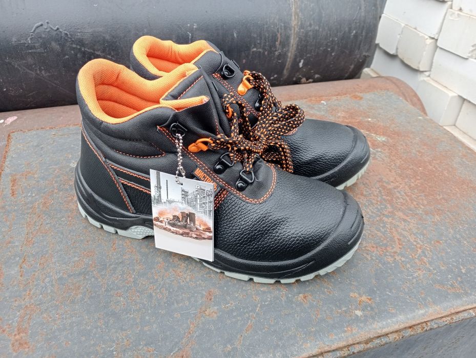 Продам осенный спец ботинки.