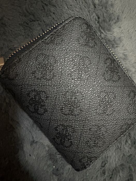 Дамско портмоне Guess